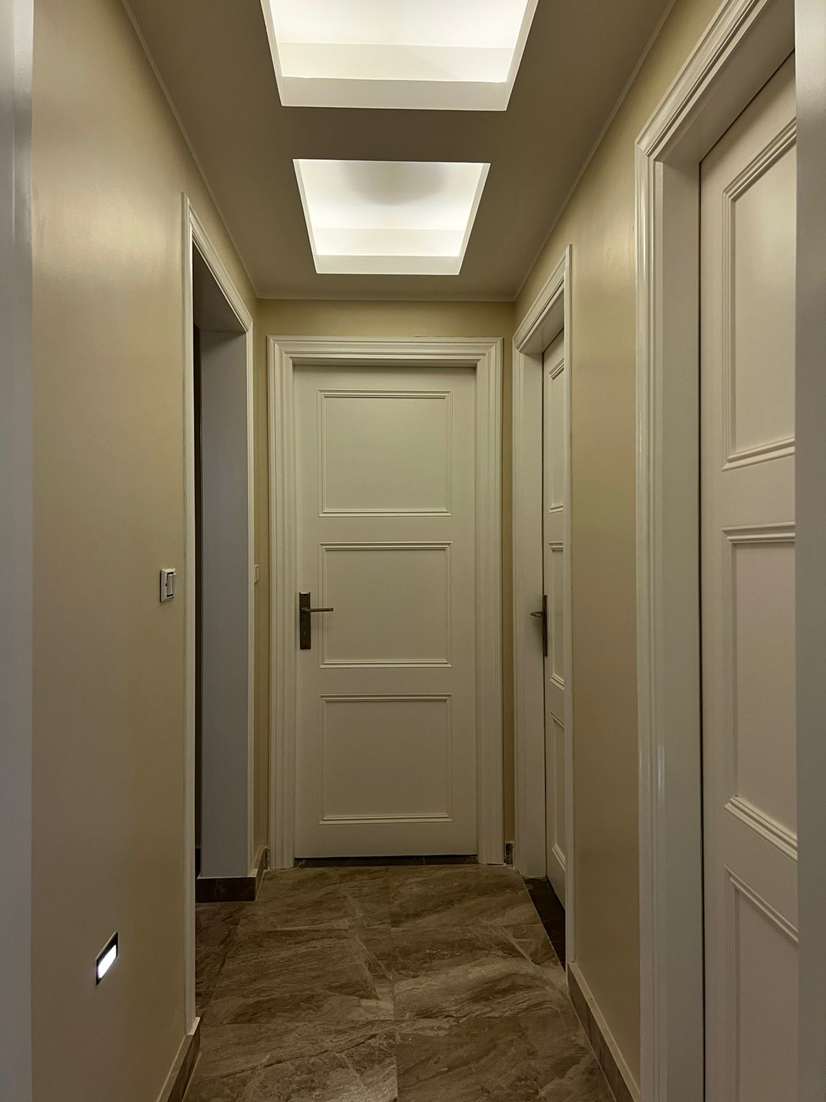 شقة بحديقة خاصه  للإيجار فى كمبوند أزاد