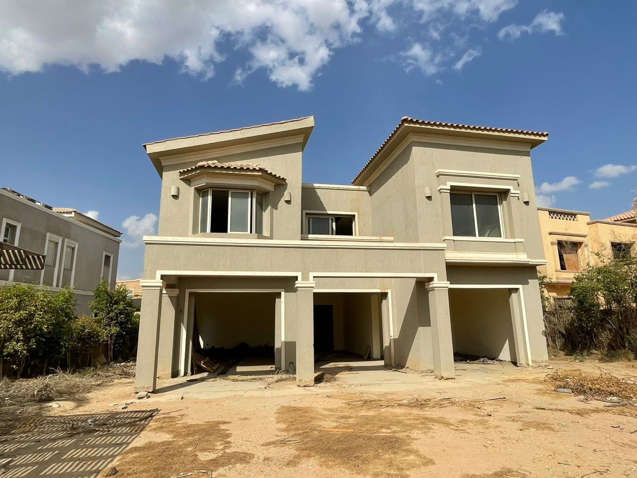 فيلا مستقلة للبيع جاهزة للاستلام في سوان ليك ويست