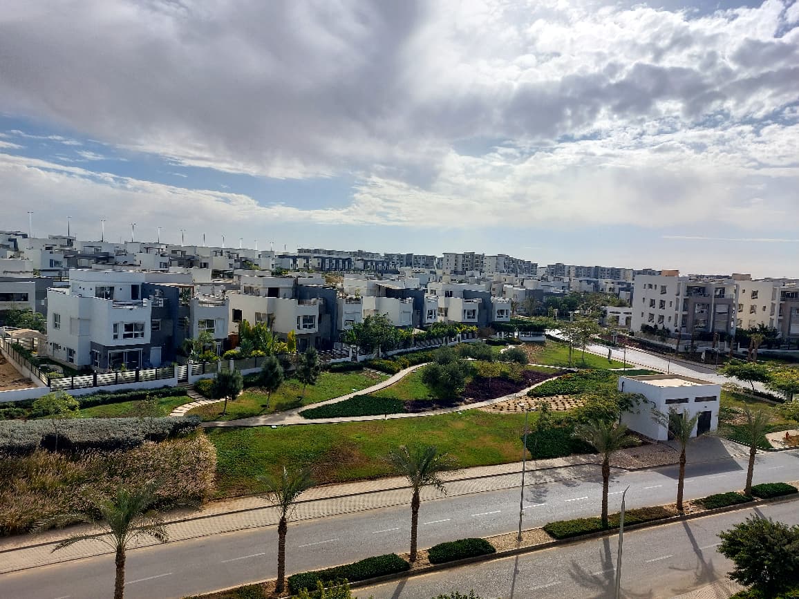 شقة نص مفروشة ومجهزة بالأجهزة للإيجار في هايد بارك