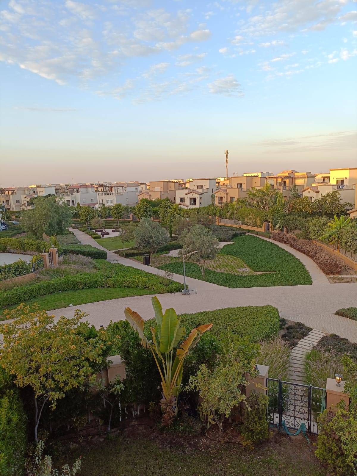 توين هاوس للإيجار في ميفيدا بارسل 7- موقع مميز