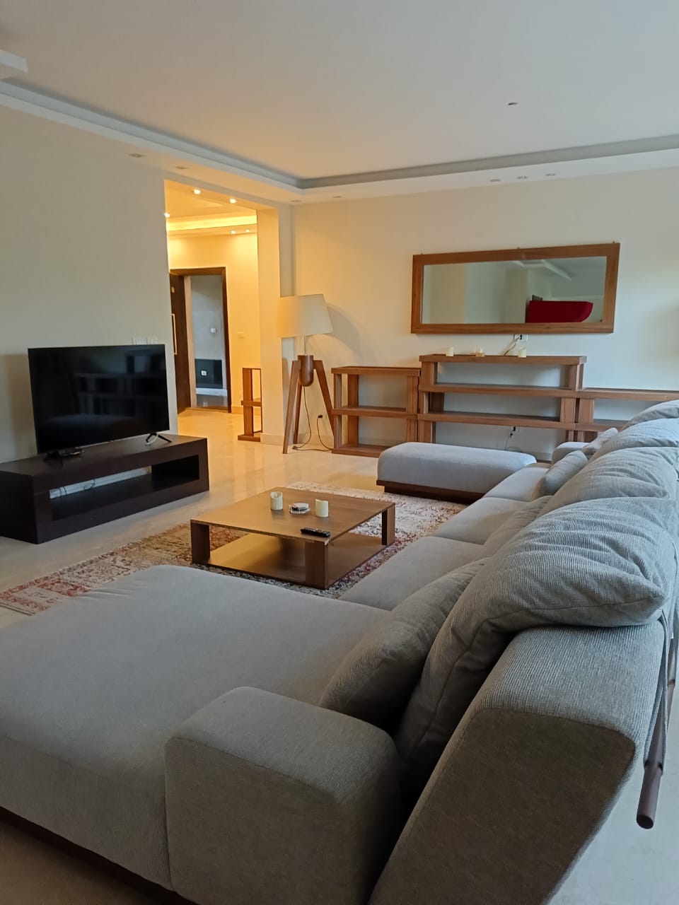 دوبلكس مفروش بحديقة خاصه للإيجار في إيستاون