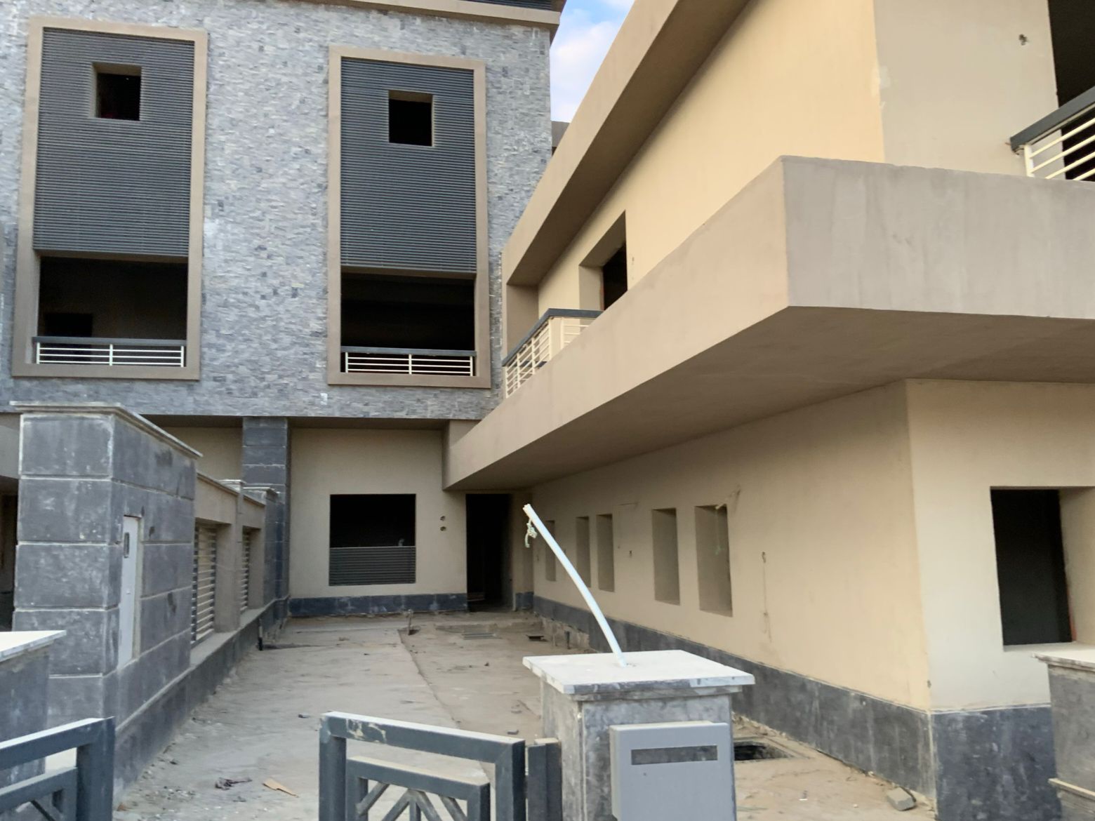 فيلا فاخرة للبيع في نيو جيزة - إيفوري هيلز - فيو مفتوح ممتاز