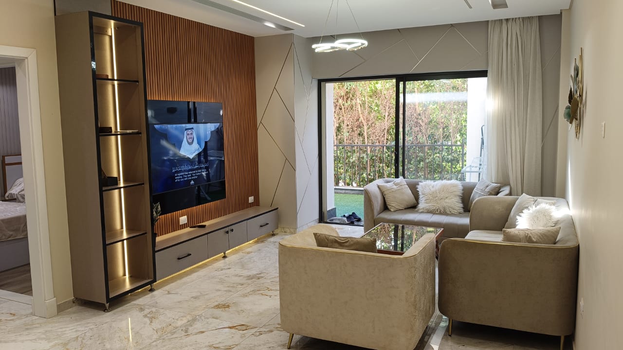 Ground floor with garden 145m directly on the lakes