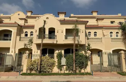 كوادرو فيلا للبيع في الباتيو 5 ايست الشروق 202 م