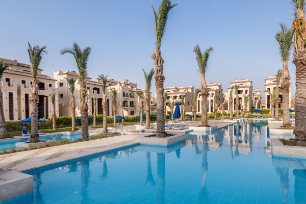 توين هاوس للبيع في الباتيو 5 إيست 330 م