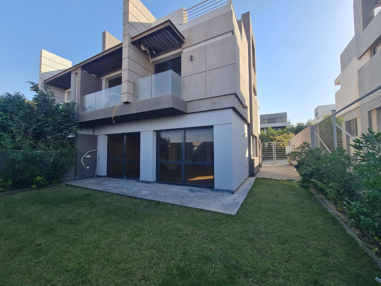 توين هاوس -  نصف مفروش- للايجار - في باتيو الزهراء