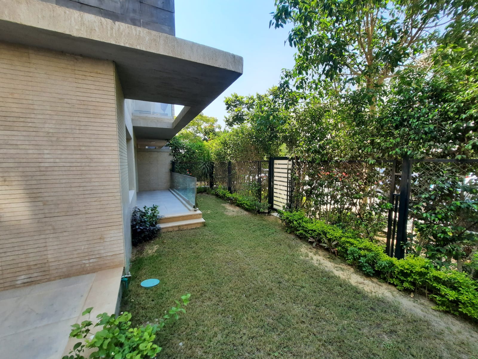 شقة 120 متر للإيجار فى كمبوند جاليريا مون فالي - ارابيا