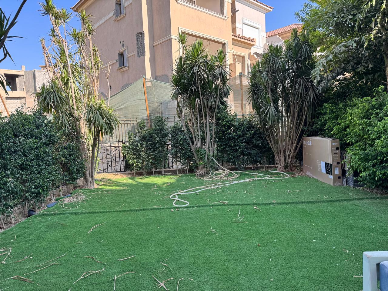 توين هاوس مفروش بالكامل للإيجار في  قطامية ديونز