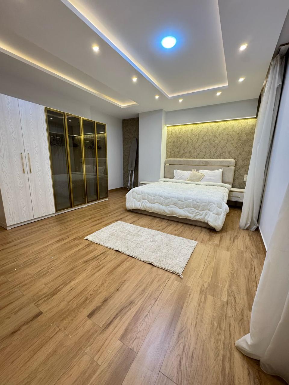 شقة مفروشة بالكامل للإيجار في كورتيارد سوديك ويست