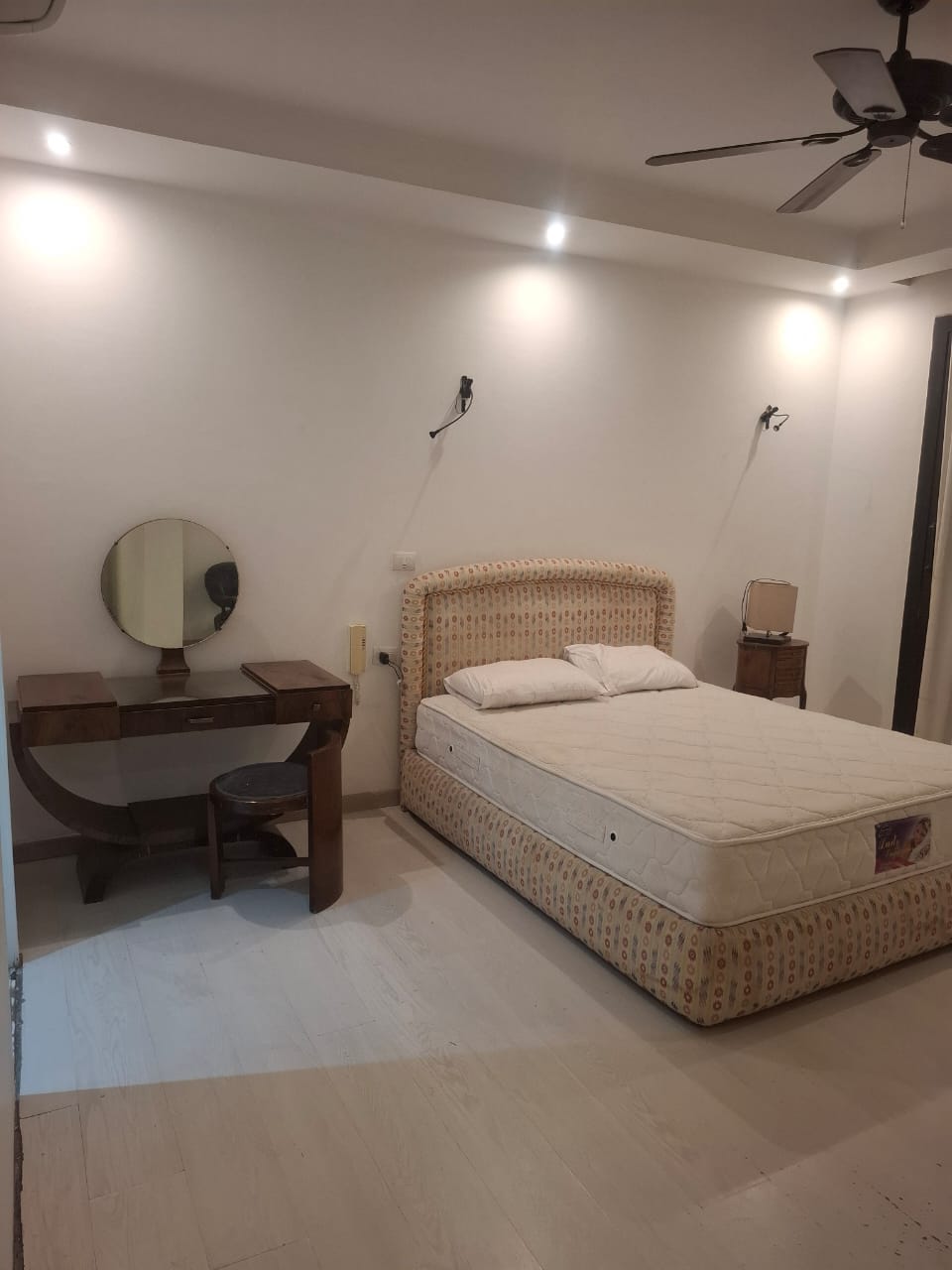 فيلا مفروشة بالكامل للايجار في سوديك ويست