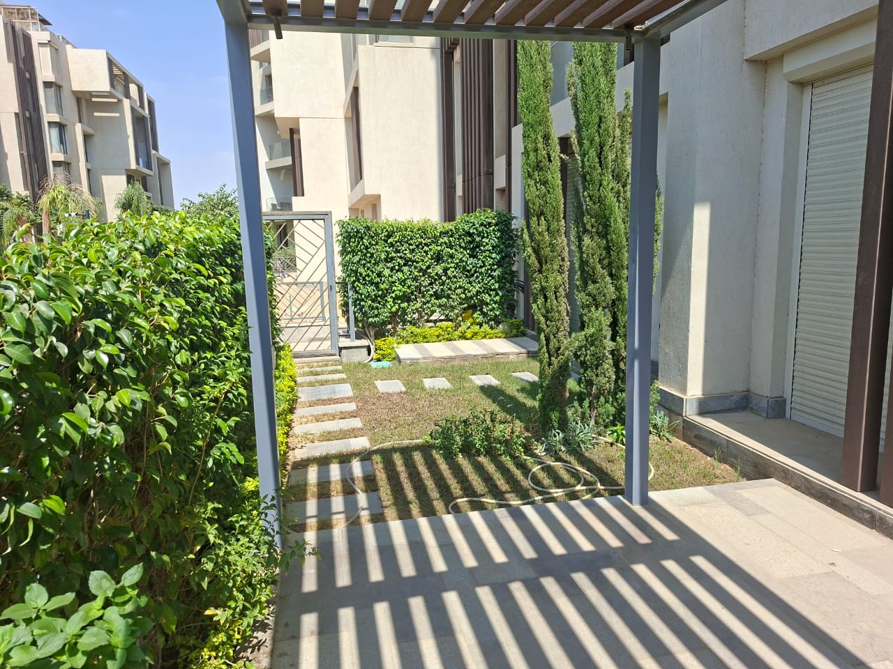 شقة ارضي بجاردن للايجار المفروش في ايستاون