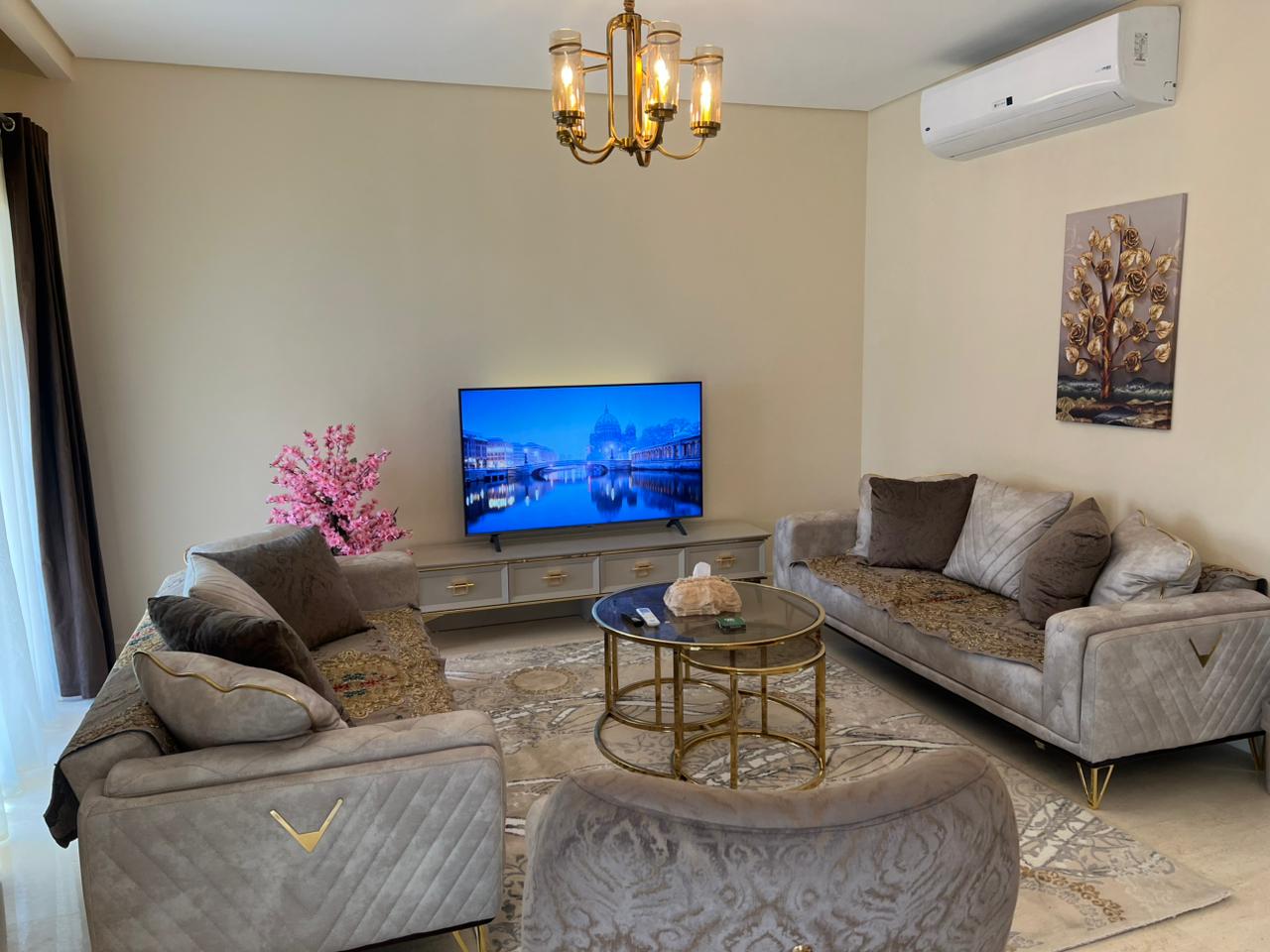 شقة غرفتين للايجار المفروش مودرن في كمبوند 90افينيو