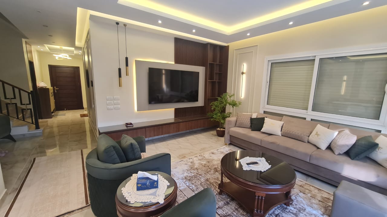 Furnished Town House For Rent in Hyde Park