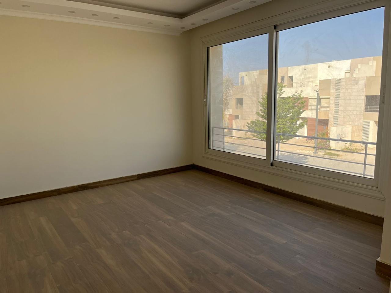 توين هاوس للبيع - في ذا كراون - فيو على اكبر لاند سكيب