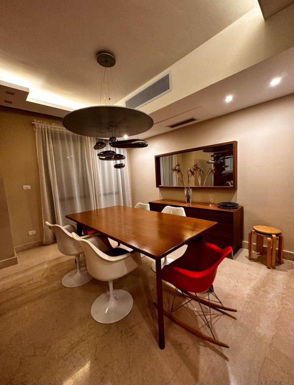 دوبلكس بحديقة -للايجار المفروش في كمبوند ايستاون