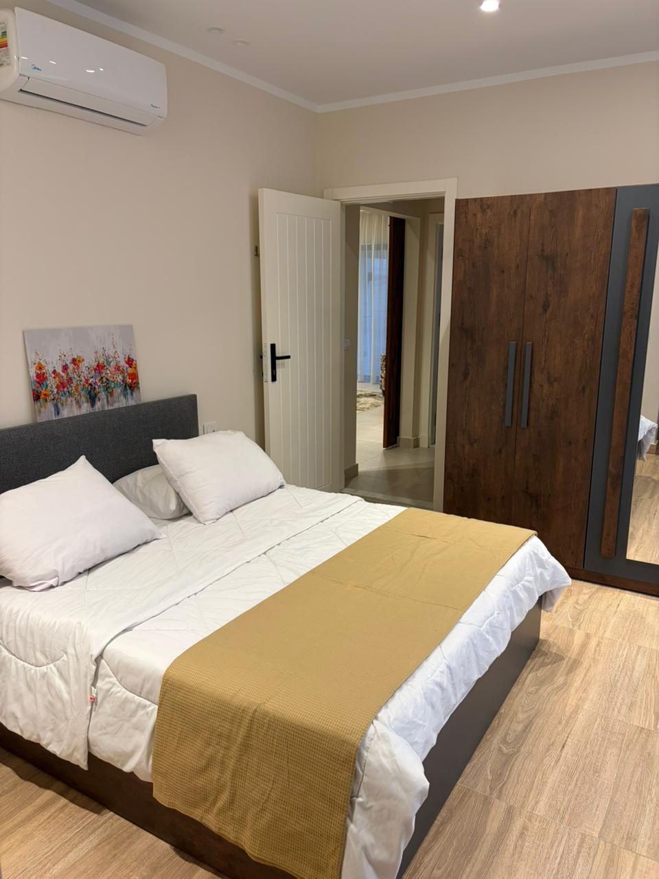 شقة بحديقة مفروشة بالكامل للإيجار فى ليك فيو ريزيدنس -اول استخدام