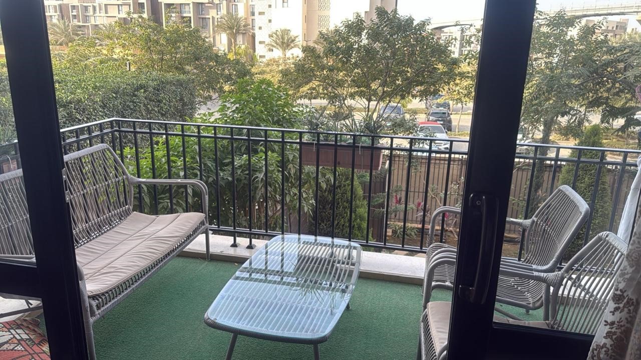 شقة -متشطبة بالكامل للإيجار في إيستاون - موقع مميز