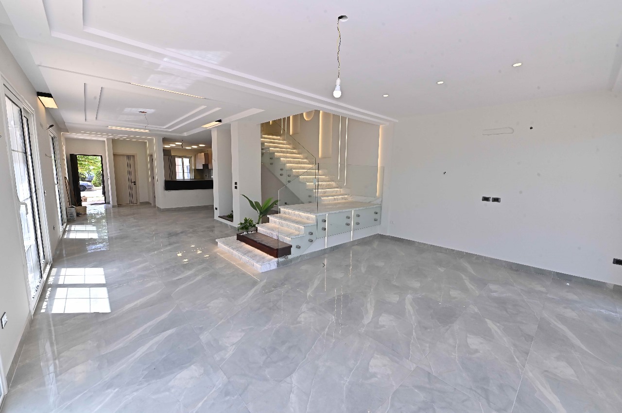 Twin House 3BR For Rent in Compound Layan