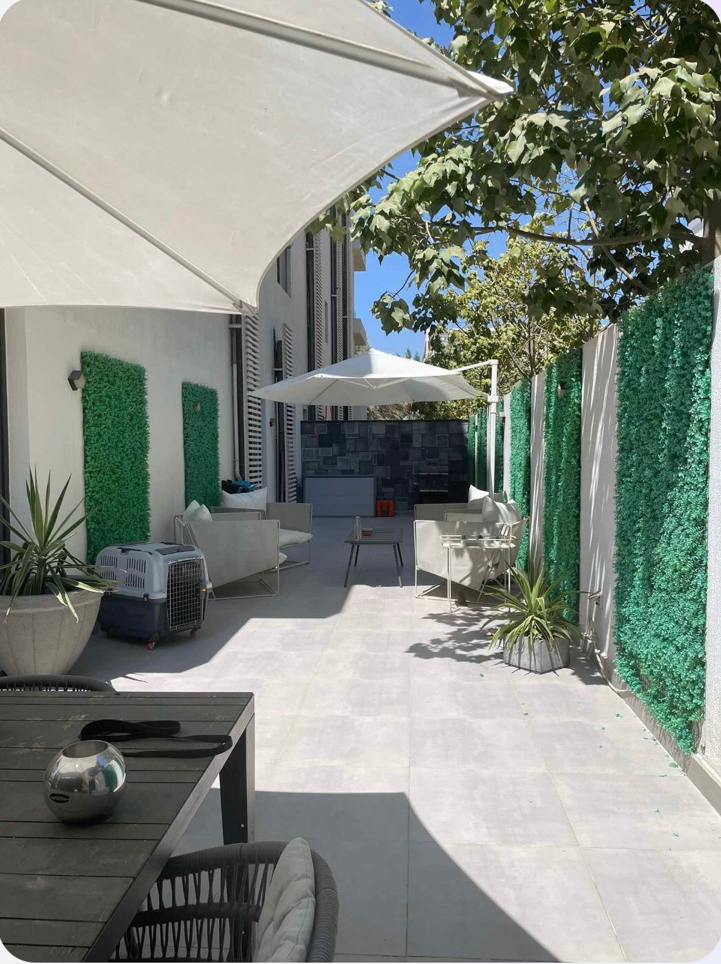 دور أرضي متشطب بالكامل مع جاردن في ليك فيو ريزيدنس