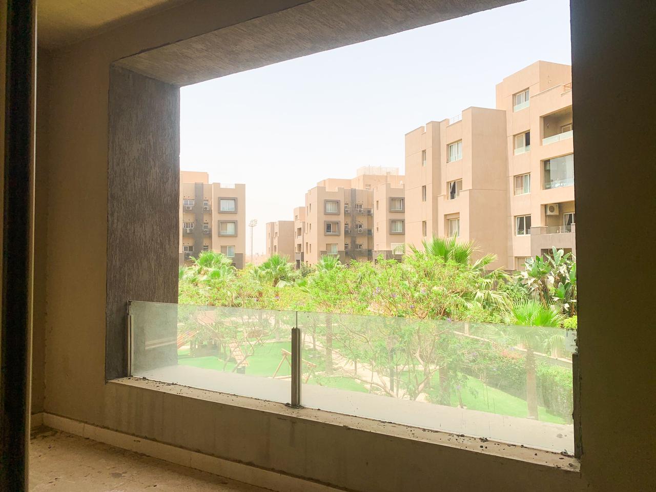 شقة للبيع في كمبوند ذا فيلدج – القاهرة الجديدة | 146 م² | نصف تشطيب