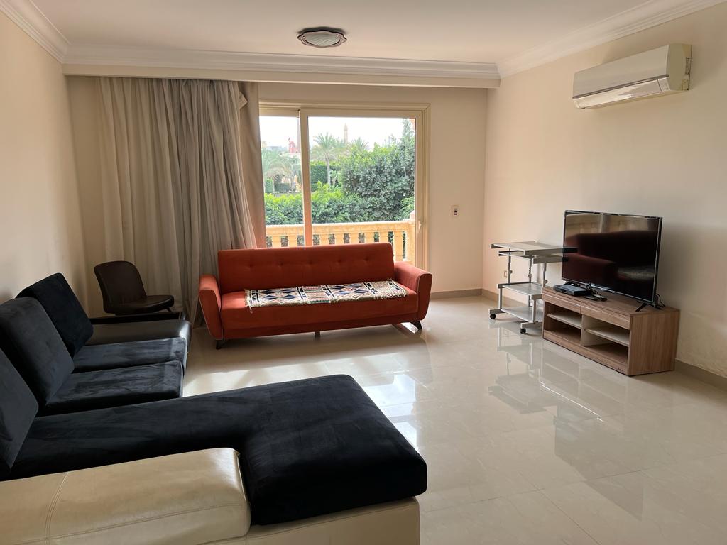 فيلا منفصلة للايجار مفروشة بالكامل حمام سباحة خاص في موقع مميز