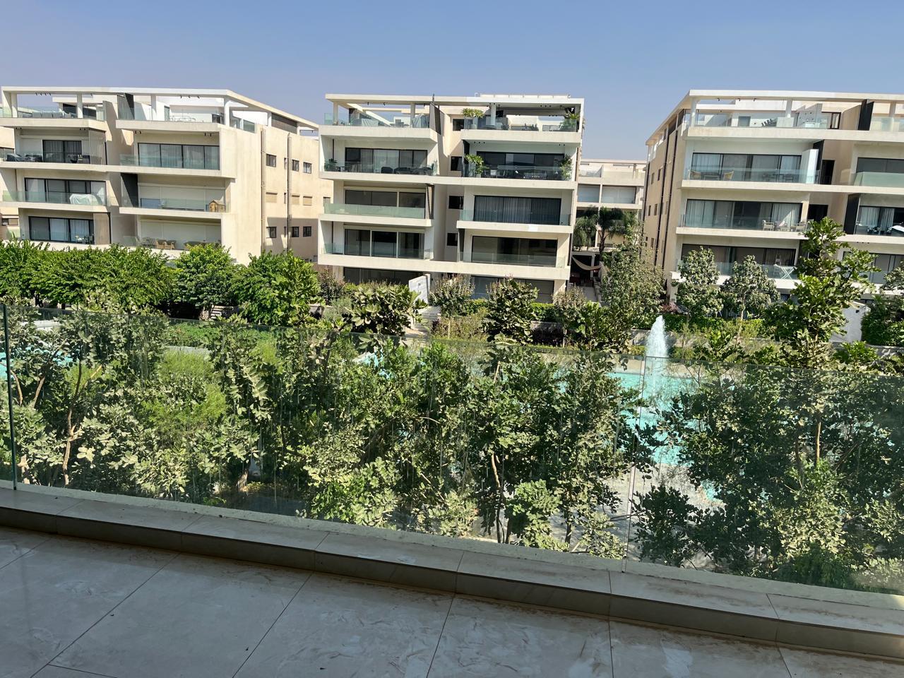 شقة فاخرة للغاية للإيجار في كمبوند ليك فيو ريزيدنس