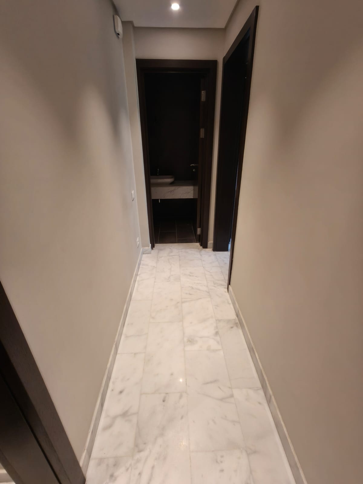 شقة نص مفروشه بجاردن للإيجار في كمبوند فيليت