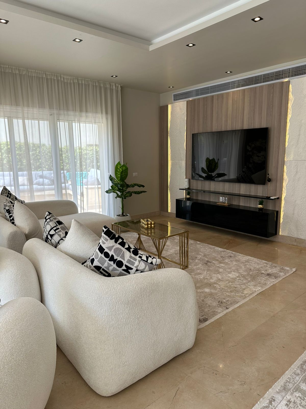 توين فيلا للإيجار هايد بارك اول سكن مفروشة بالكامل