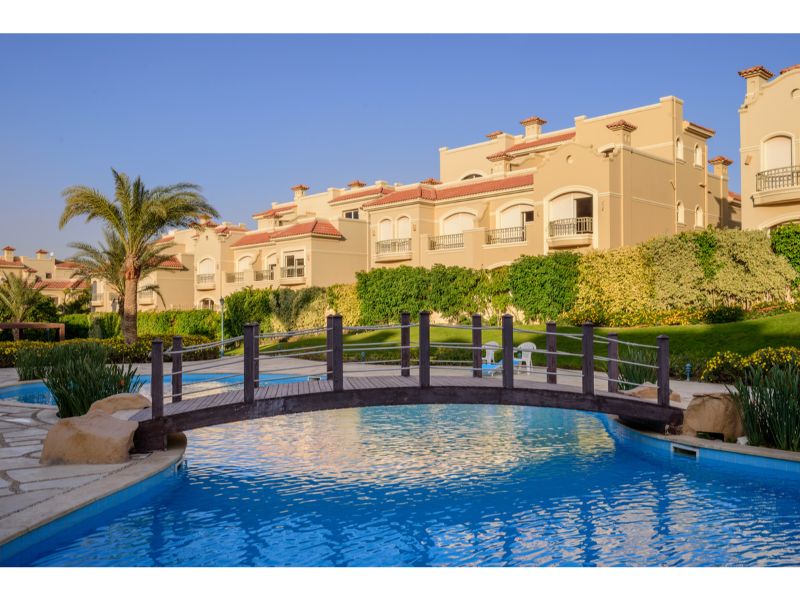 تاون هاوس كورنر للبيع في الباتيو 5 ايست