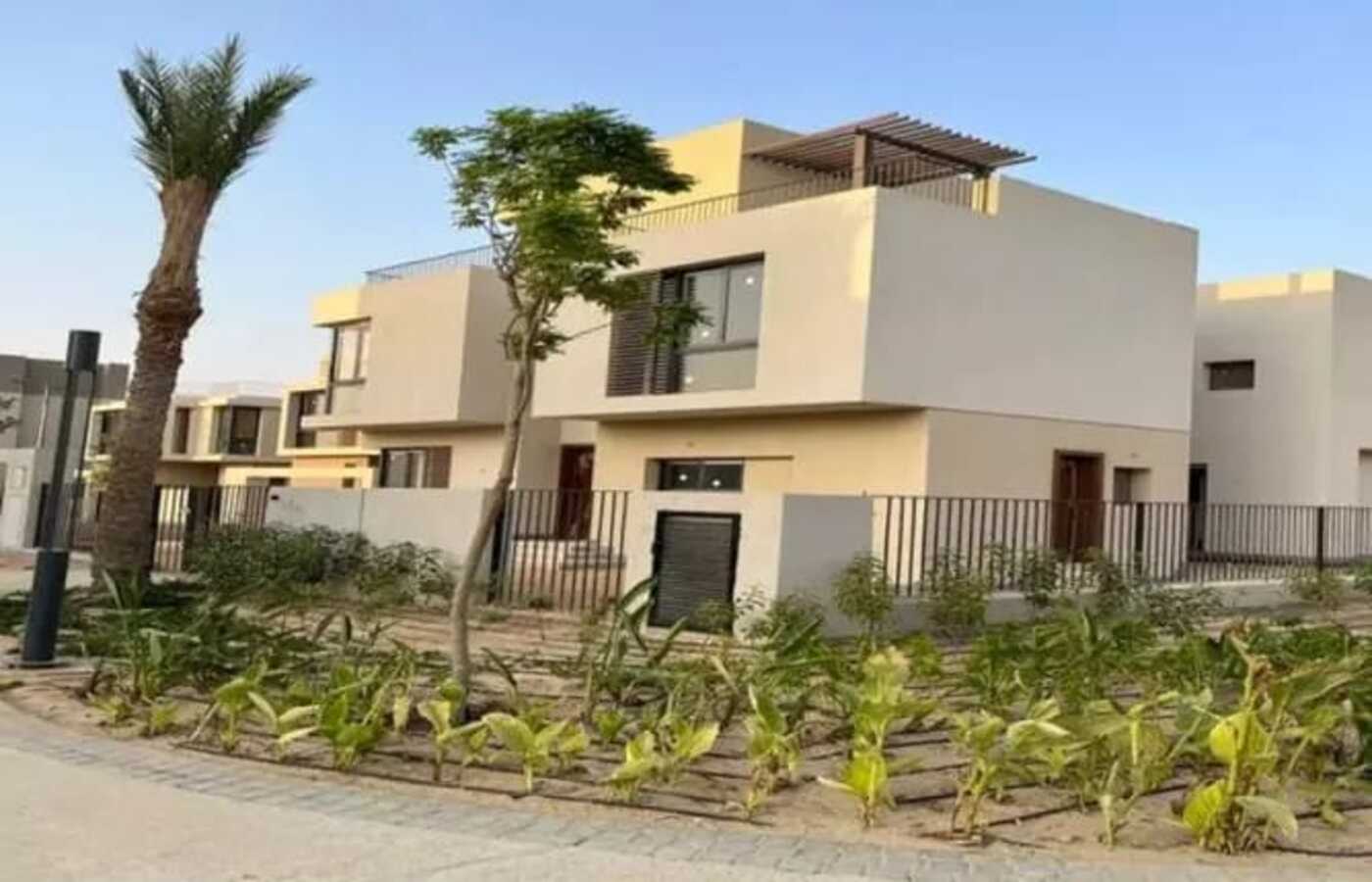 فاميلى هاوس للبيع في سوديك إيست بالتقسيط - 223 متر