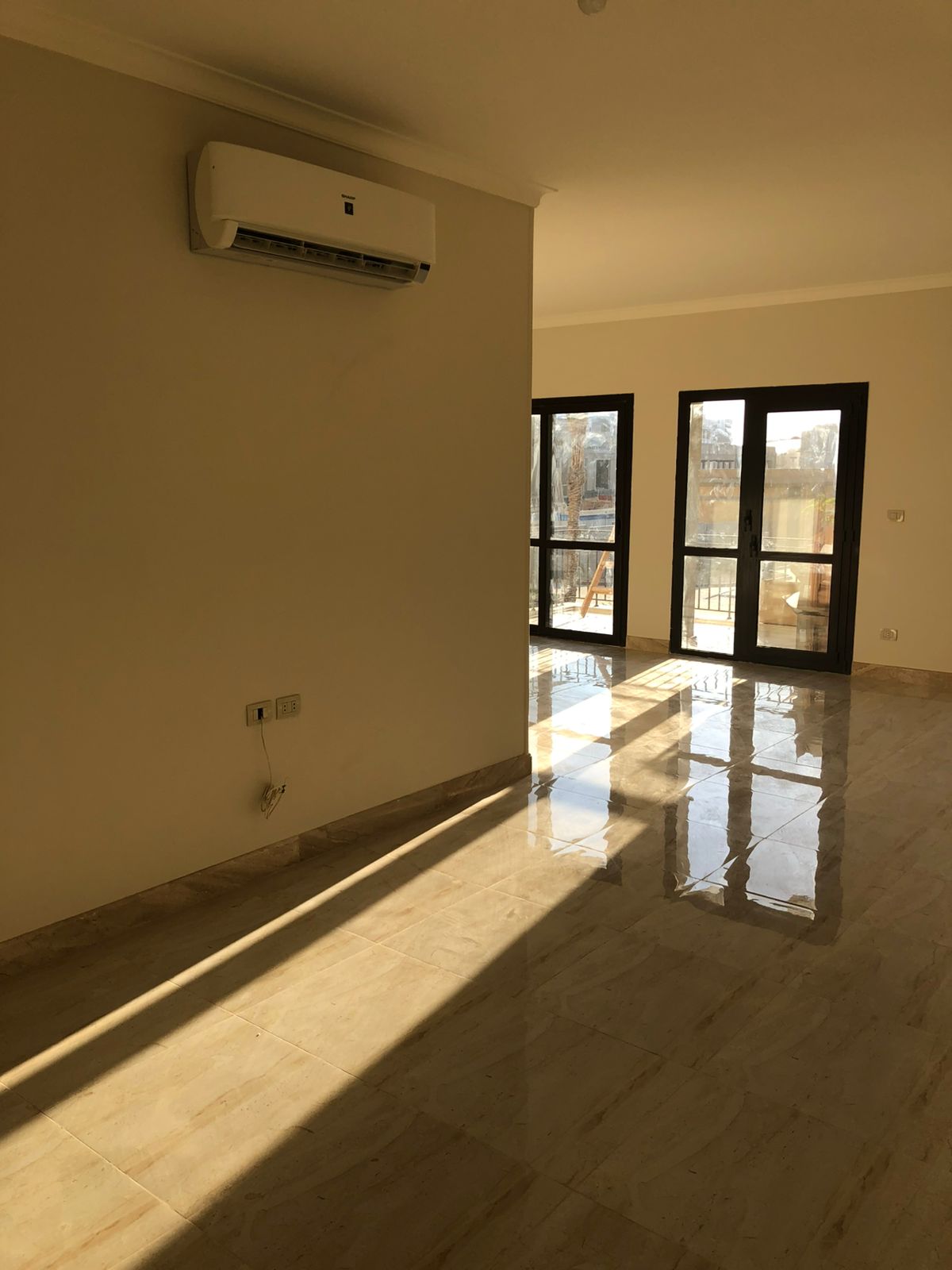 شقه للإيجار 3 غرف نوم 205 متر في إيست تاون