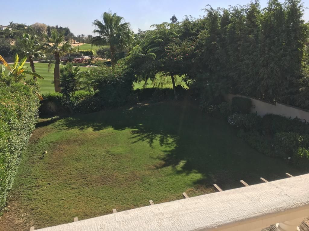 توين هاوس للإيجار في قطاميه هايتس - فيو على الجولف