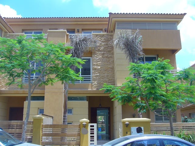 توين هاوس - للإيجار - في جيرا - مساحة 326 م - 4غرف