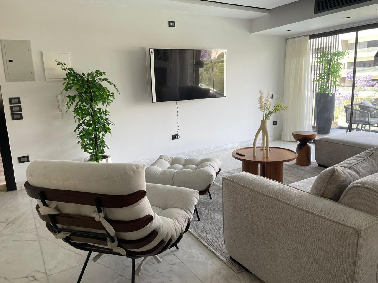 شقة 3غرف الترا مودرن للايجار المفروش ليك فيو