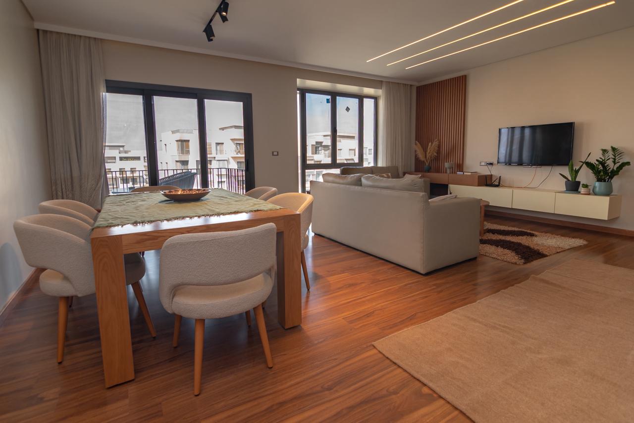 شقة 3 غرف الترا مودرن مفروشة للايجار في ايستاون