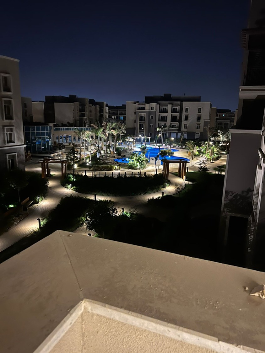 شقة للايجار في أكتوبر بلازا - 2 غرفة - نصف مفروشة