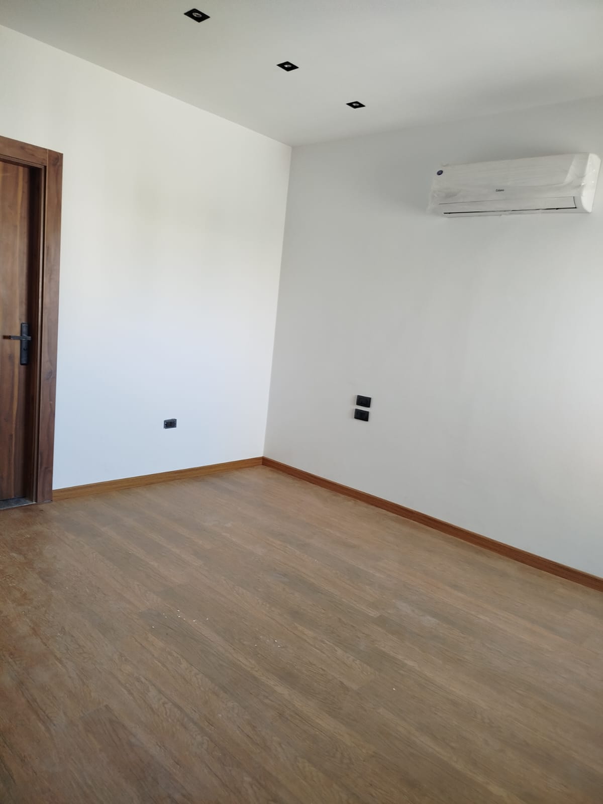 فيلا مستقلة نص مفروشة للإيجار في ميفيدا