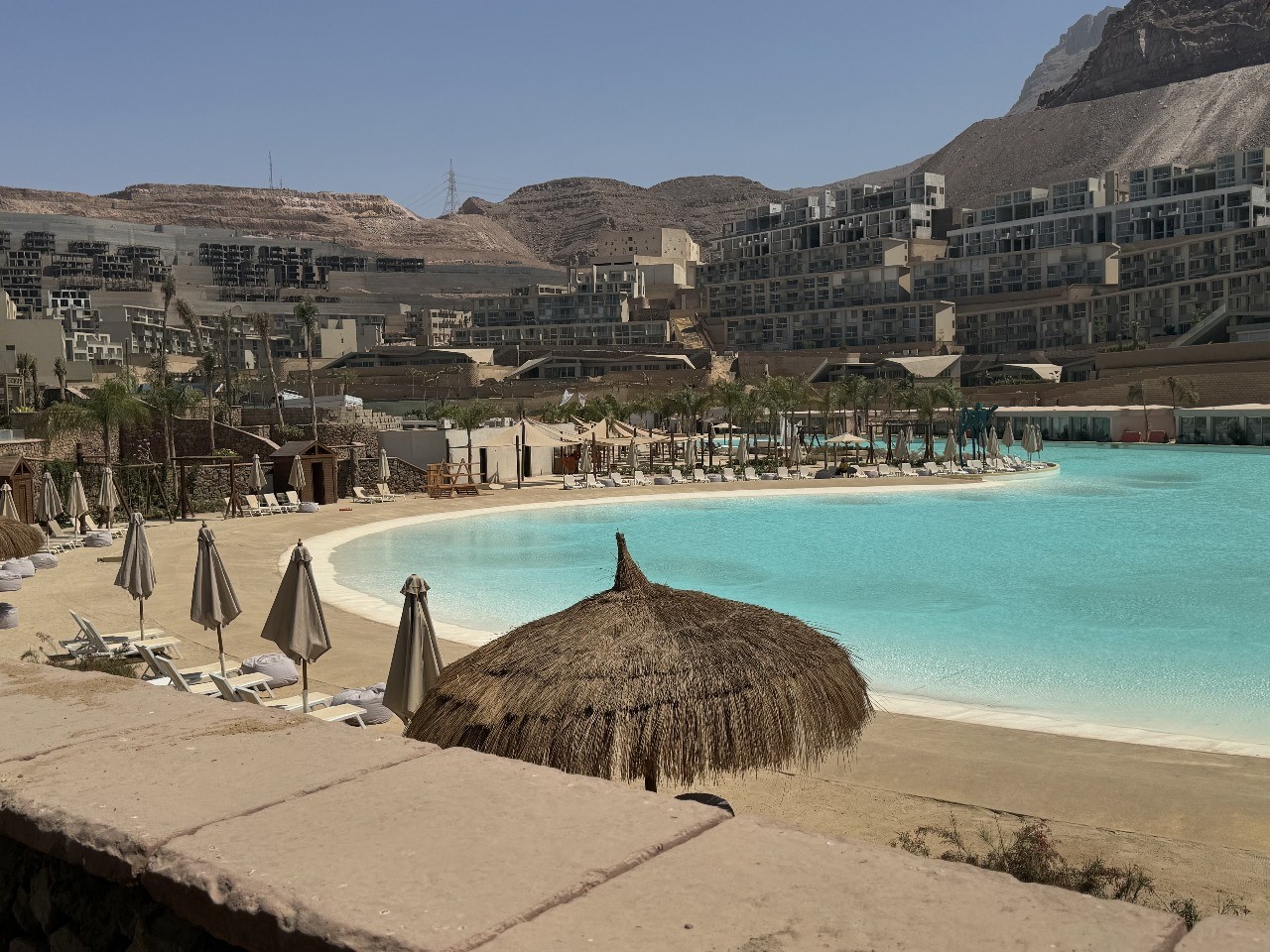 شاليه للبيع  في المونت جلالة فيو بحر والاجوون