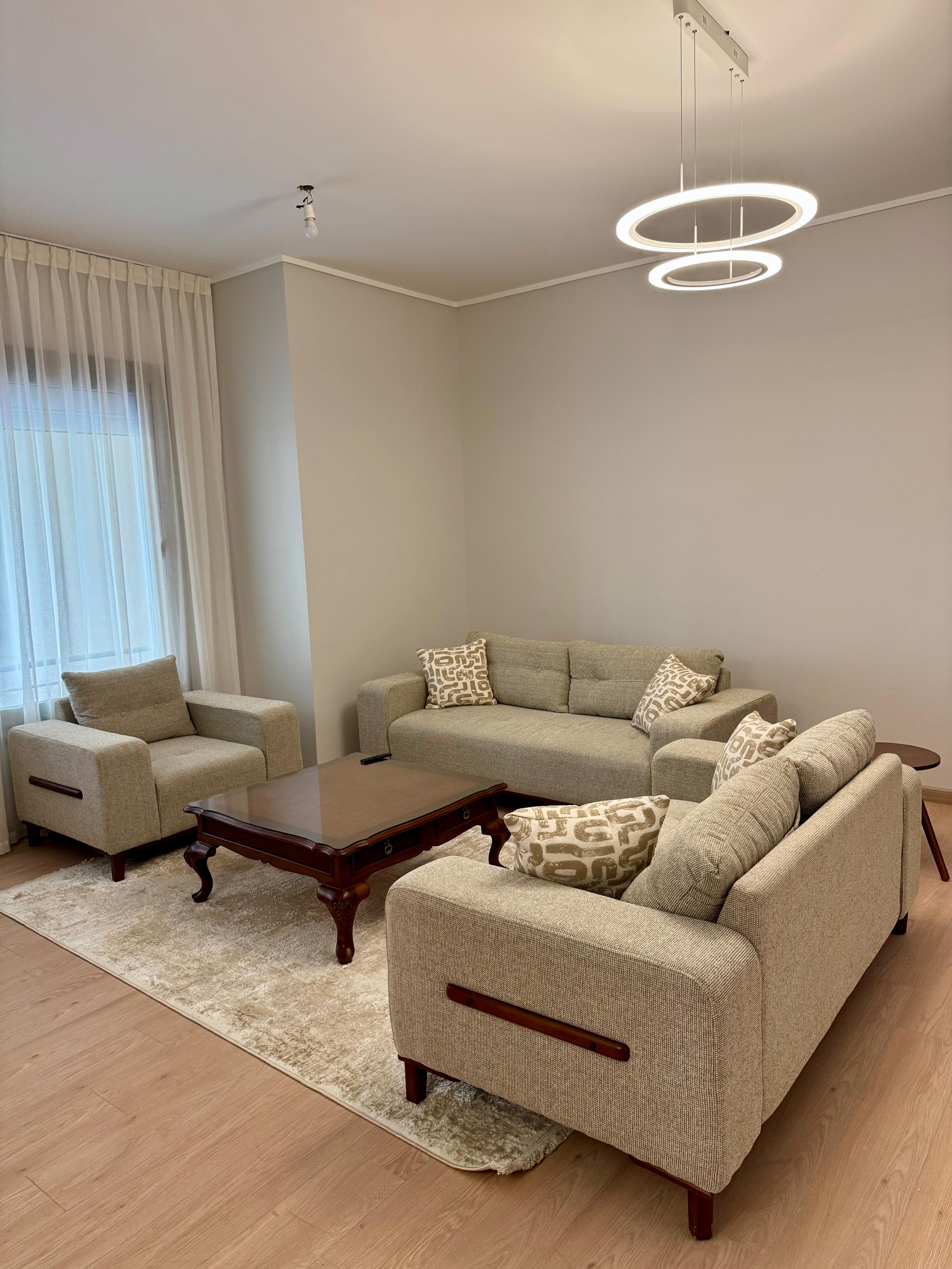 شقة بجاردن للايجار المفروش في فيلدج جيت