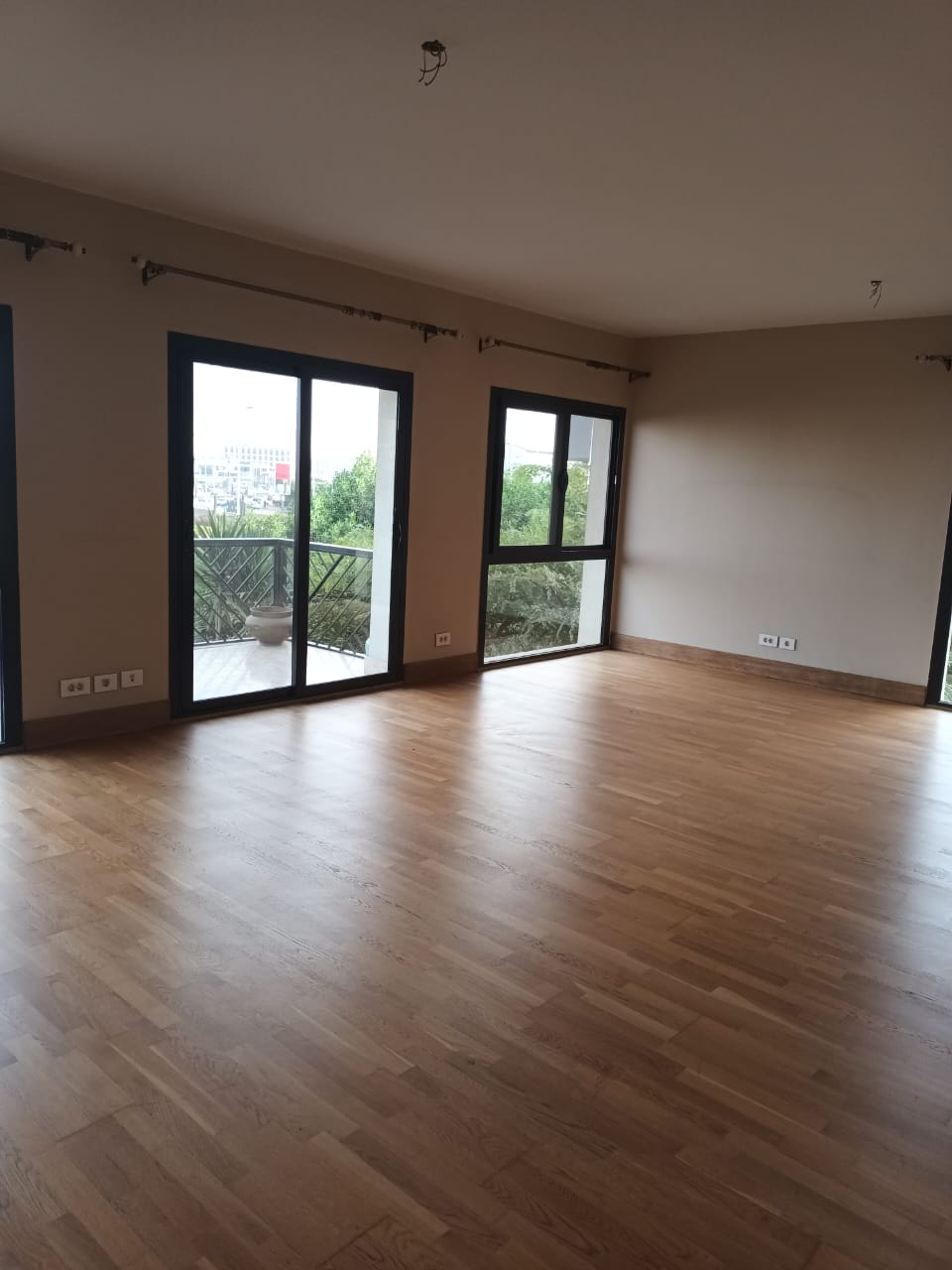 شقة 3 غرف للايجار في كمبوند ايستاون سوديك