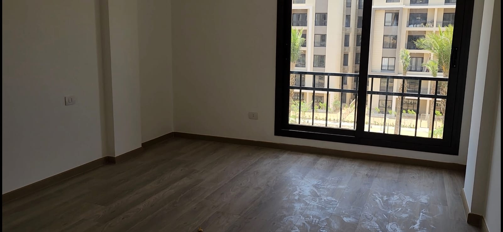 Apartment 3BR (Kitchen &Ac’s) For Rent Al Marasem