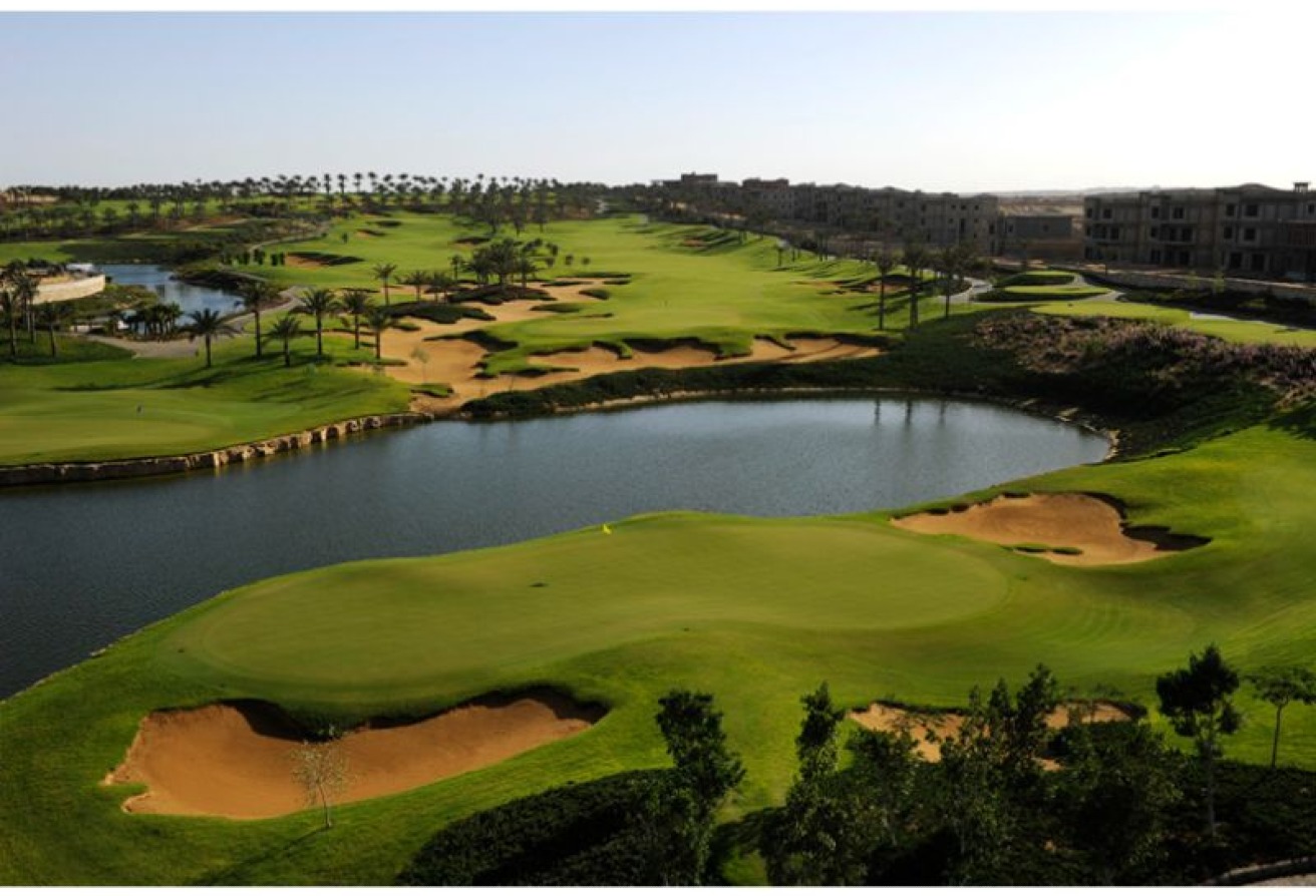 Townhouse For Rent In Katameya Dunes -Private pool