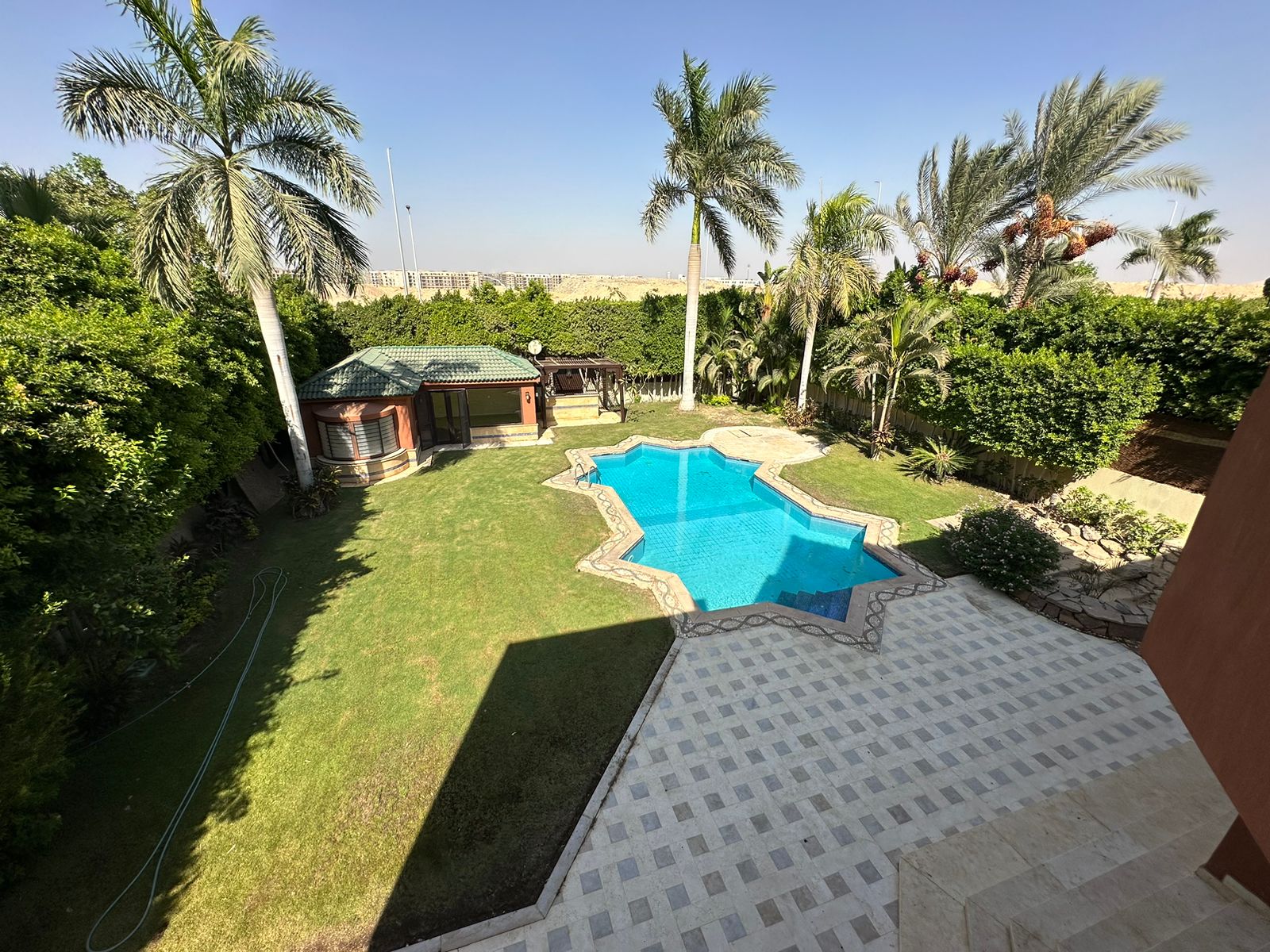 فيلا كورنر للبيع مع بول خاص في تارا -الشيخ زايد