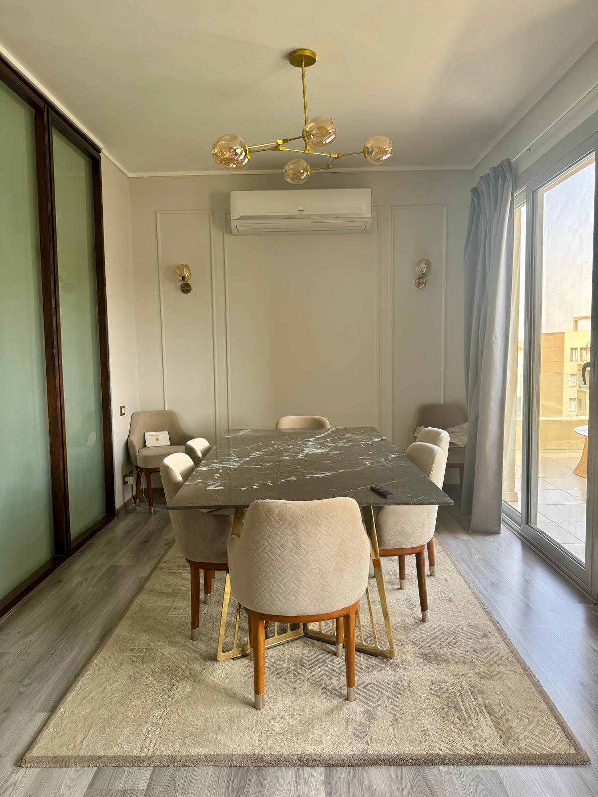 بنتهاوس 3غرف مفروش مودرن للايجار في فيلدج جيت