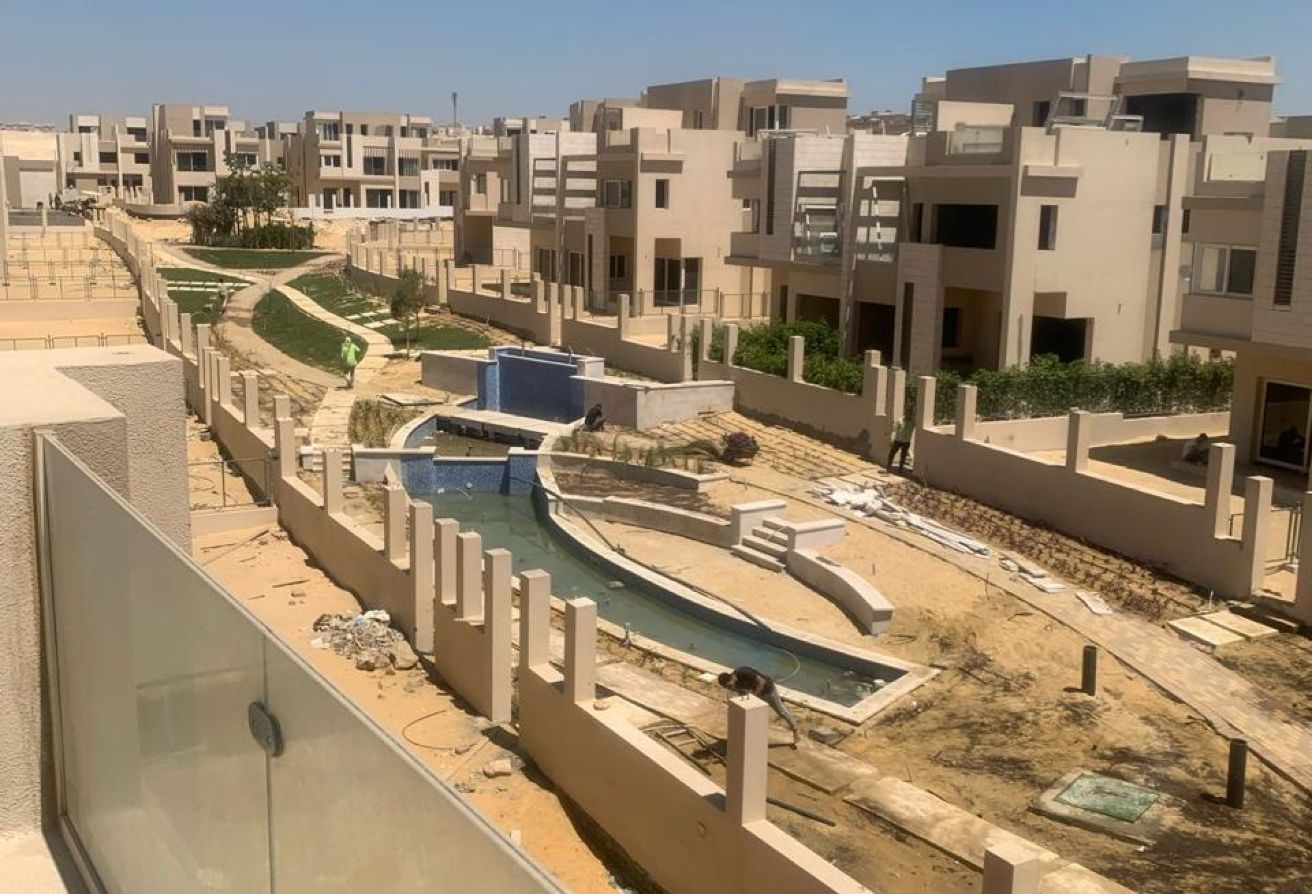 جاهز للسكن - توين هاوس للبيع - في تاوني هايد بارك