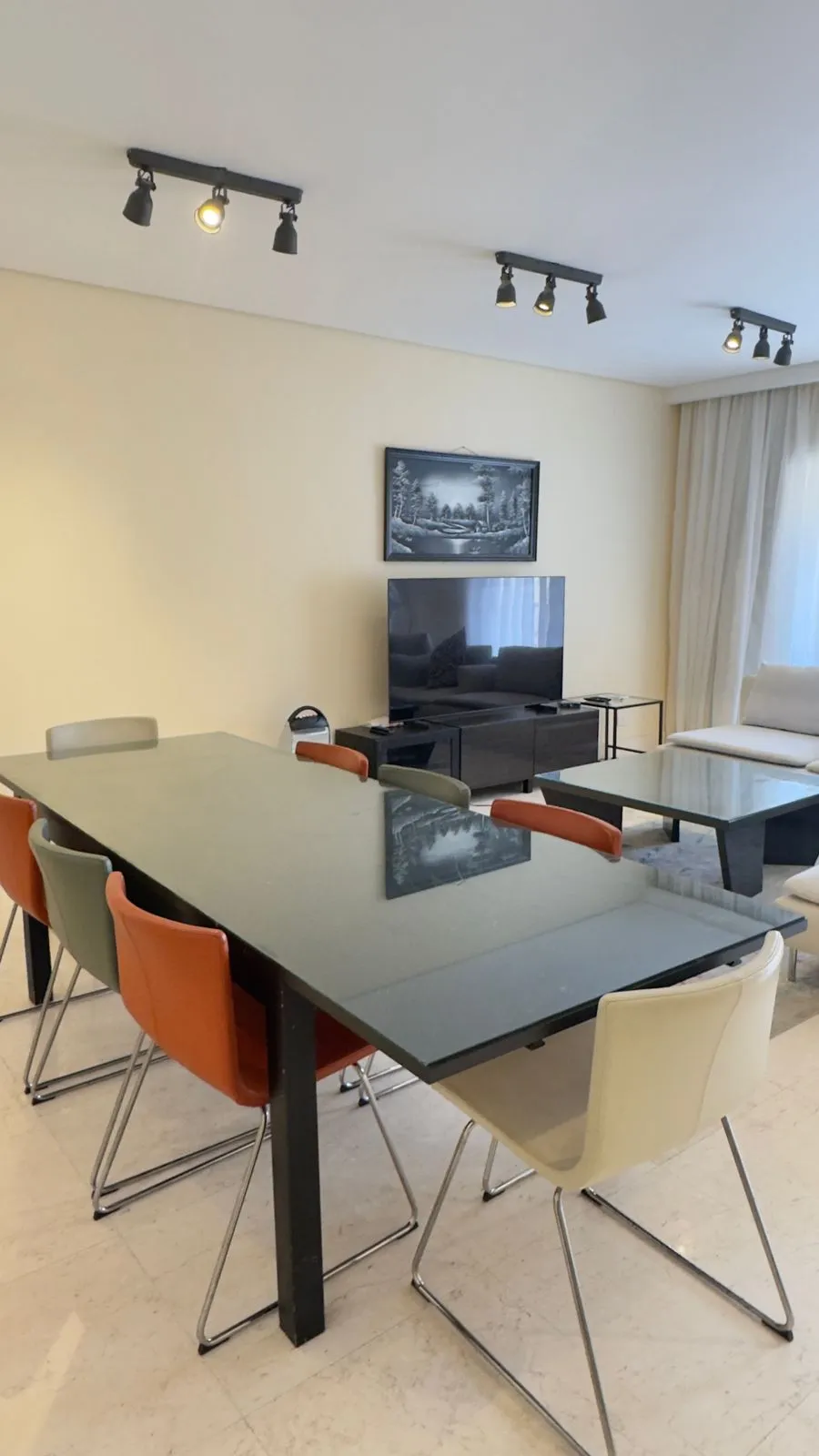 Modern Furnished 2BR apartment in 90 Avenue