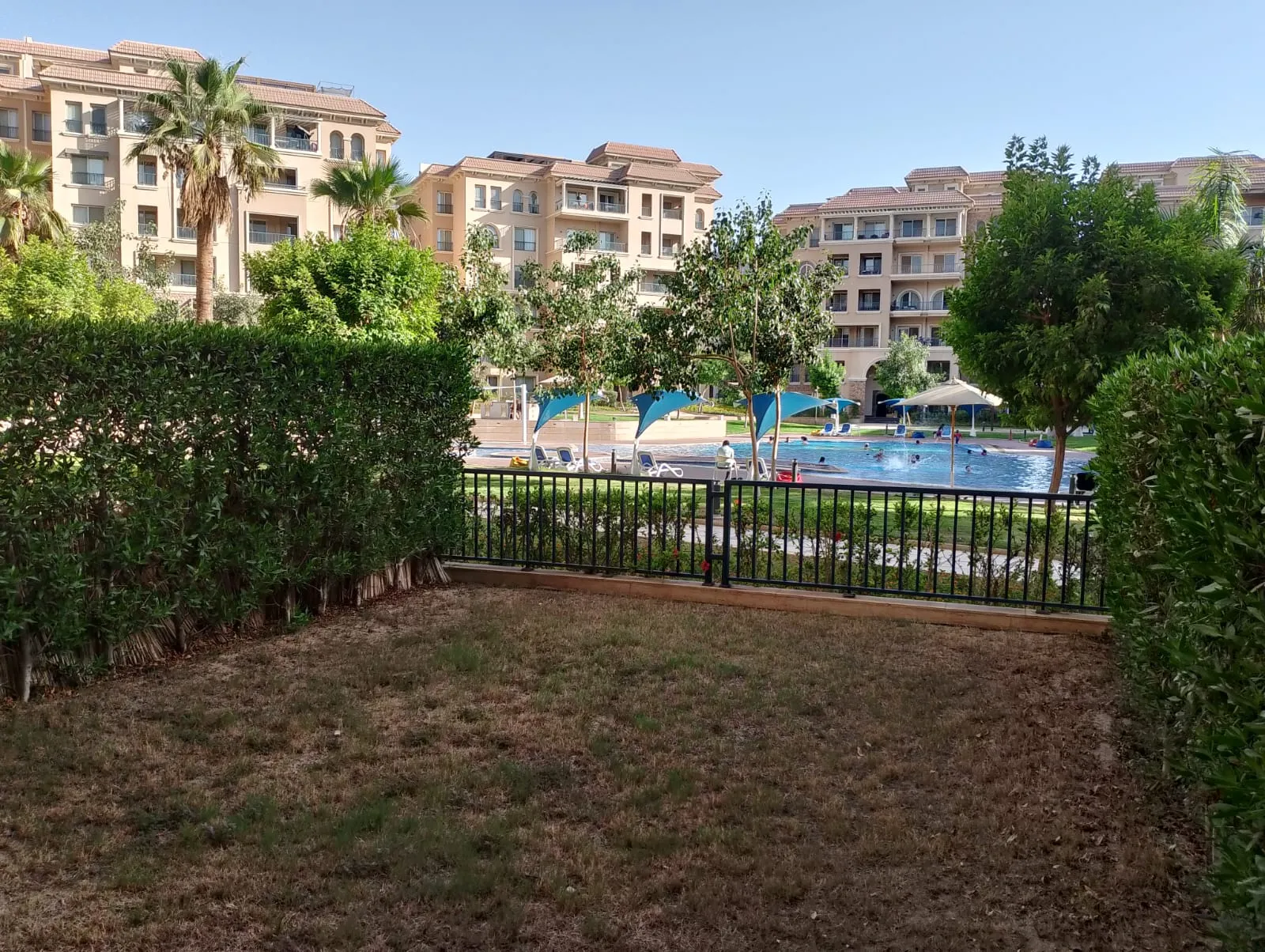 Ground furnished studio for rent in 90 Avenue