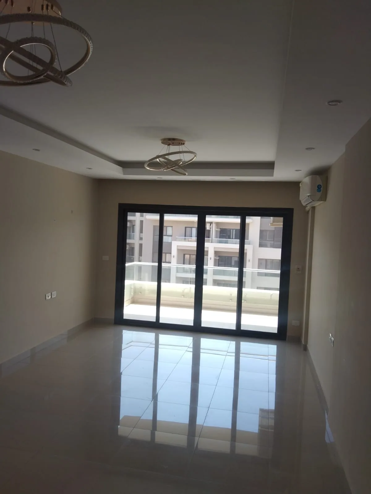 3 bedrooms kitchen and ACs apartment for rent