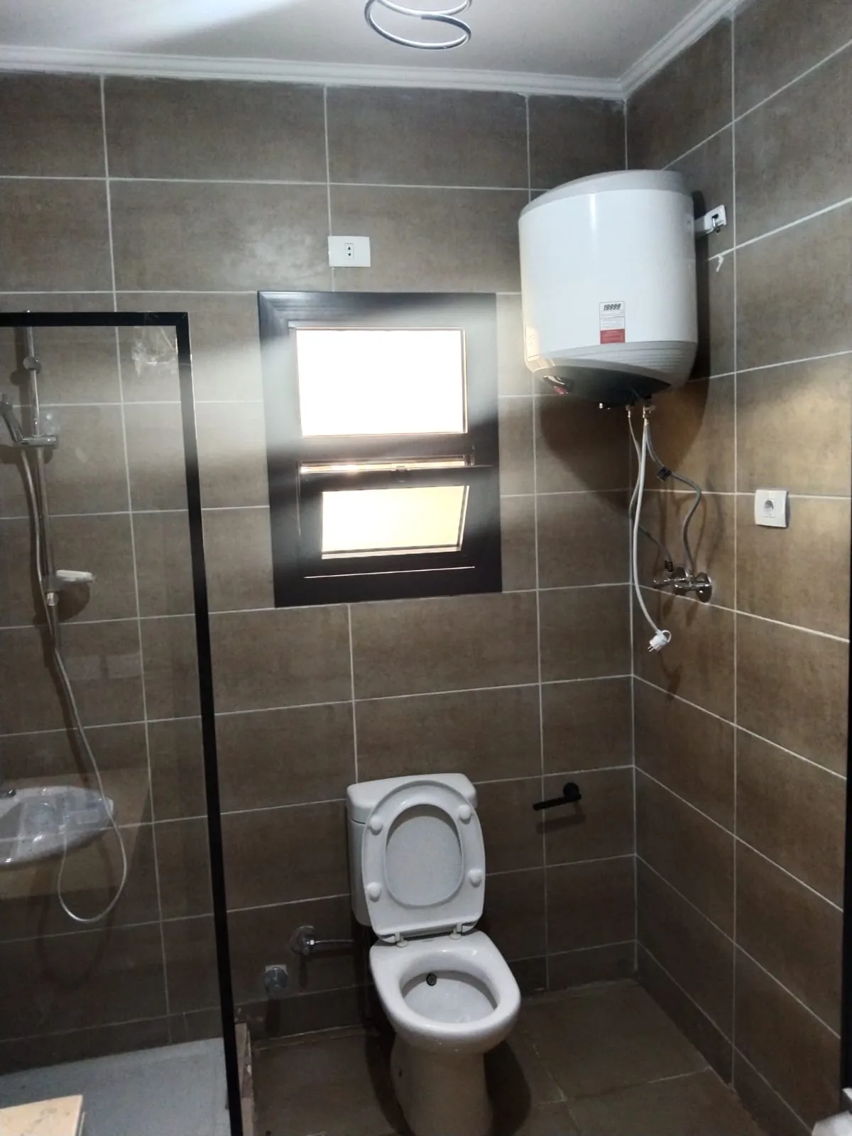 3 bedrooms kitchen and ACs apartment for rent