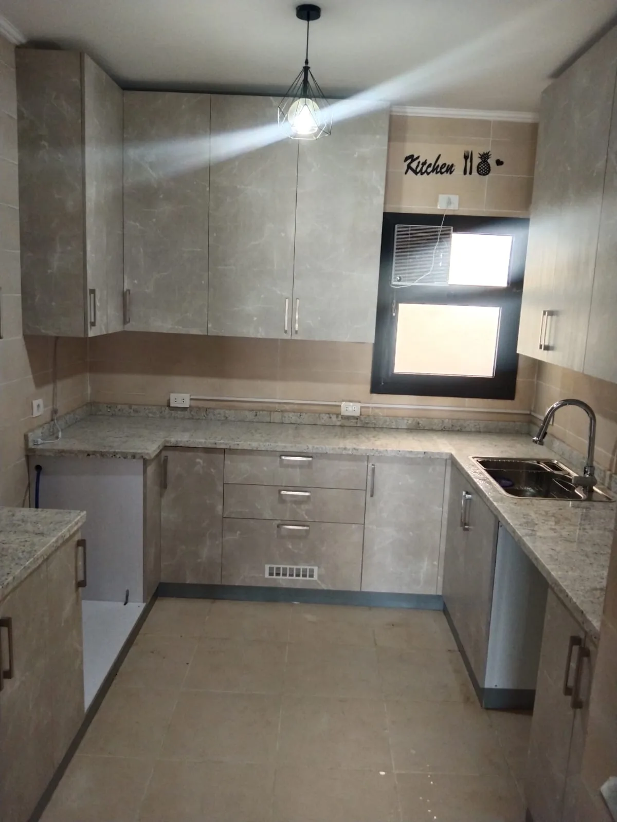 3 bedrooms kitchen and ACs apartment for rent